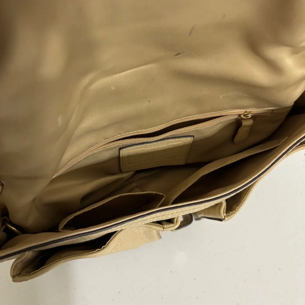 Vtg Coach Soho Beige Pebble Leather Double Pocket Flap Shoulder Bag Buckle 11842 - Picture 9 of 13